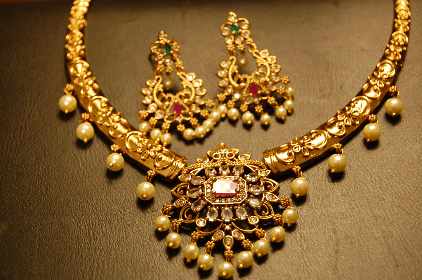 SOUTH INDIAN NECKLACE SET IN RED