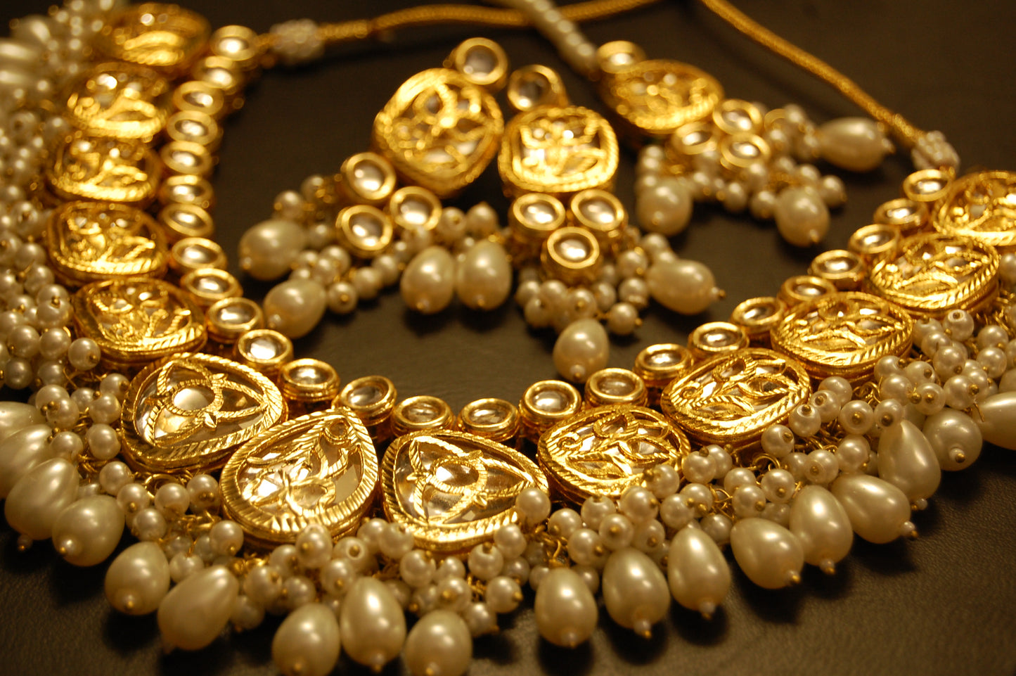 KUNDAN GULUBAND SET WITH PEARLS