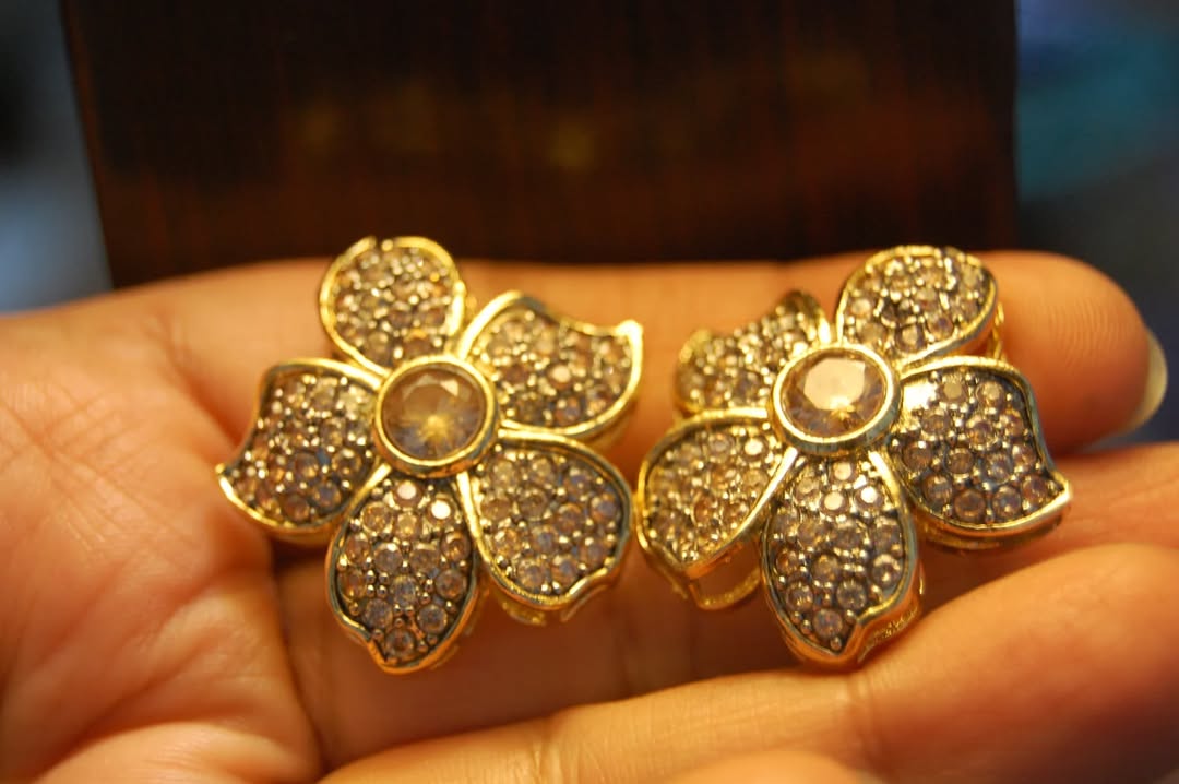 FLORAL CHAMPAGNE EARRINGS