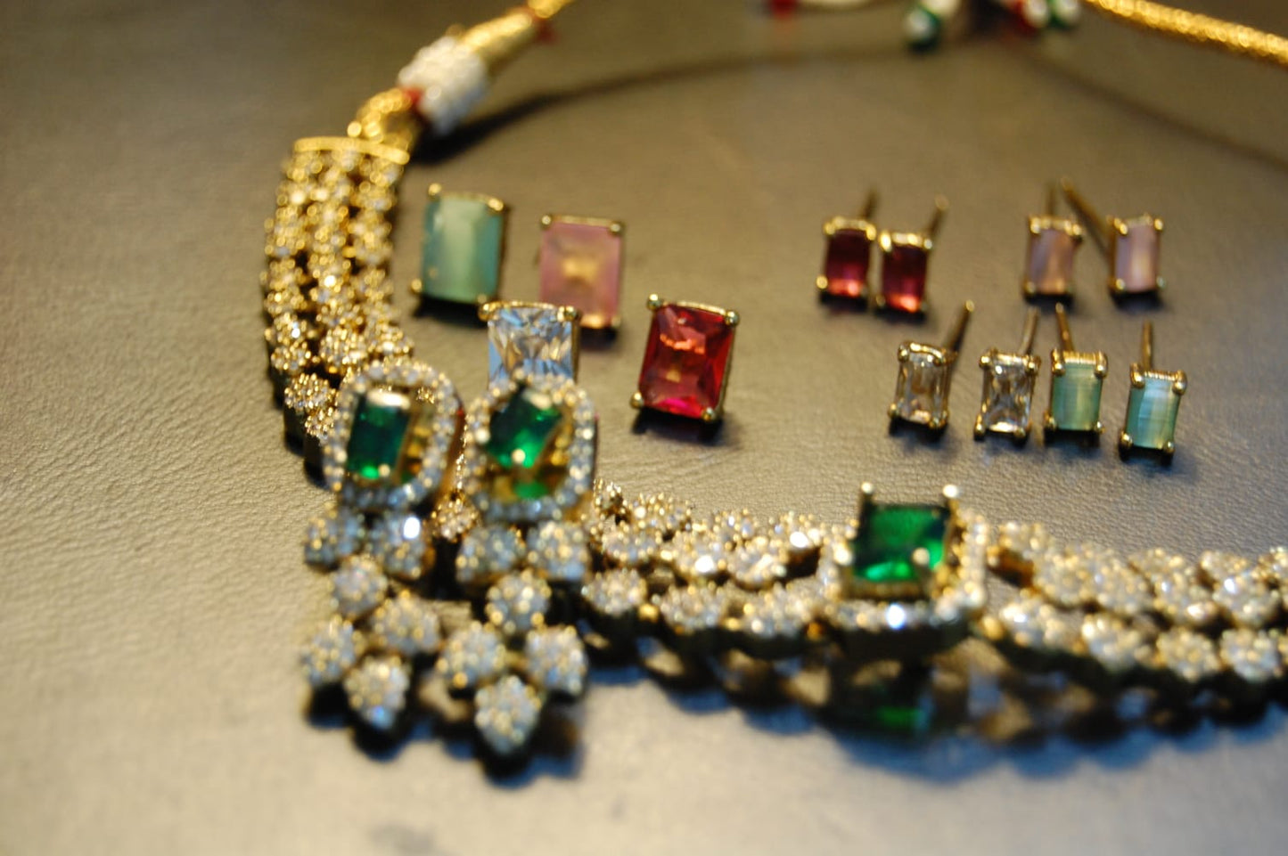 CHANGEABLE EARRINGS & NECKLACE SET