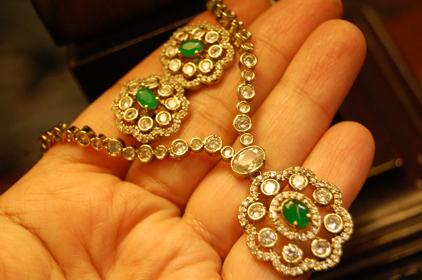 DELICATE GREEN & ZIRCON NECKLACE SET