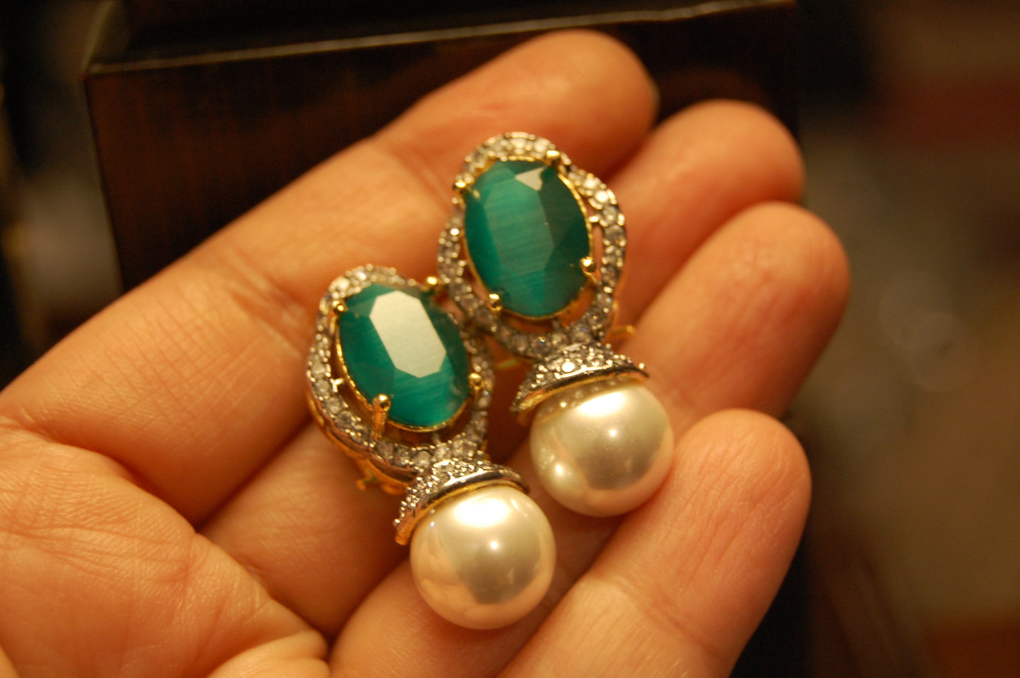 SEA GREEN EARRINGS IN ZIRCON & PEARLS