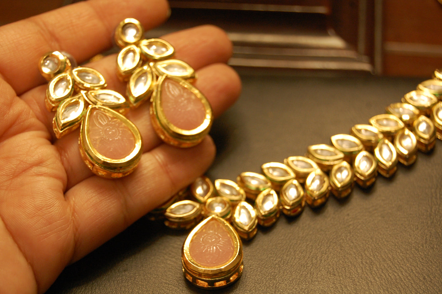 ELEGANT KUNDAN SET