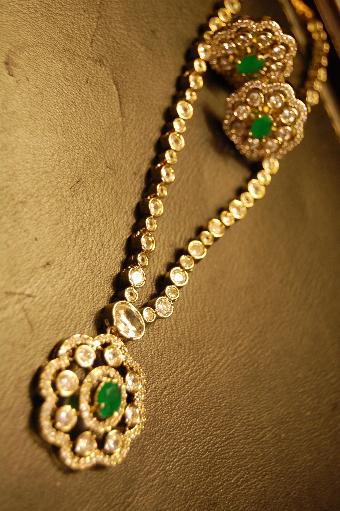 DELICATE GREEN & ZIRCON NECKLACE SET