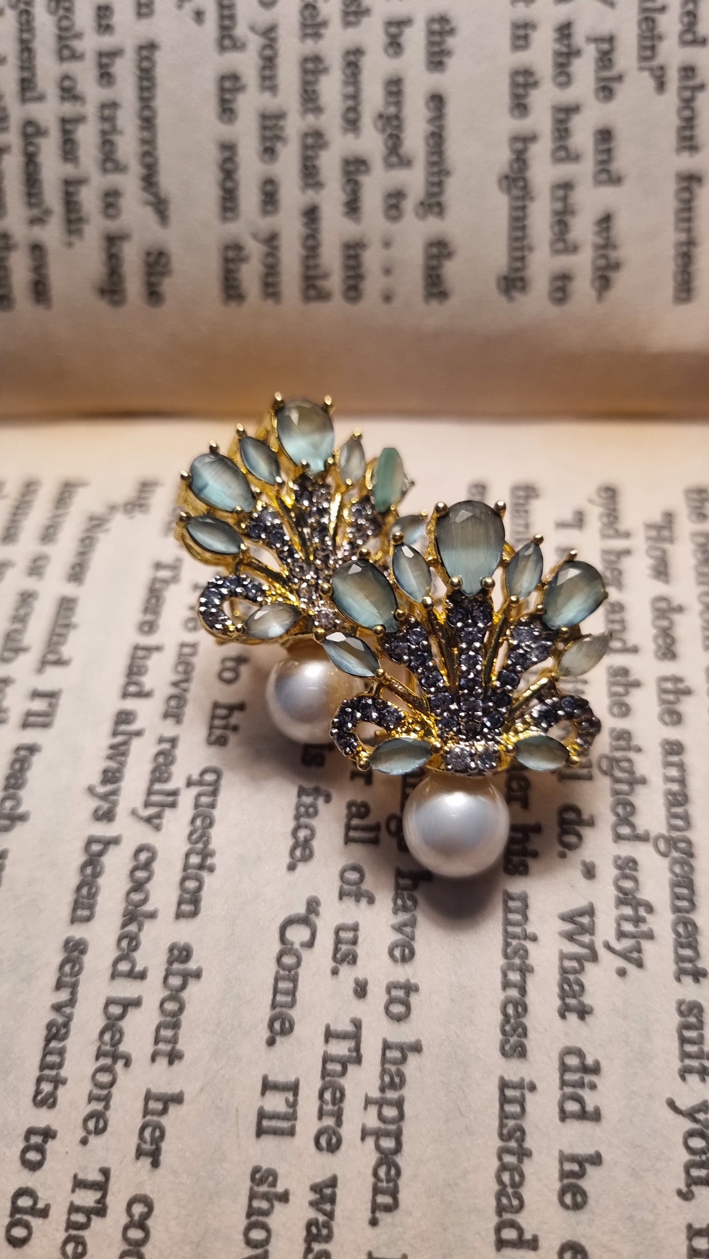 GREEN EARRINGS WITH PEARLS