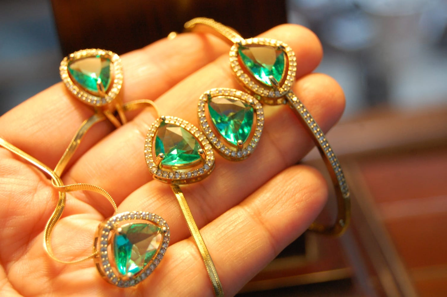 PENDENT SET IN SEA GREEN
