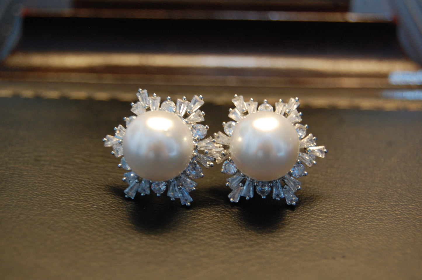 ZIRCON & PEARL EARRINGS