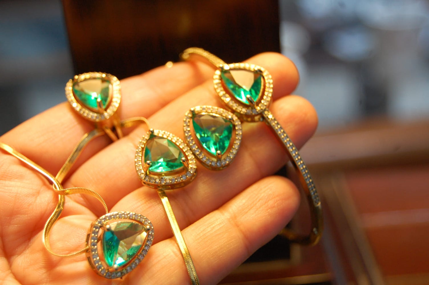 PENDENT SET IN SEA GREEN