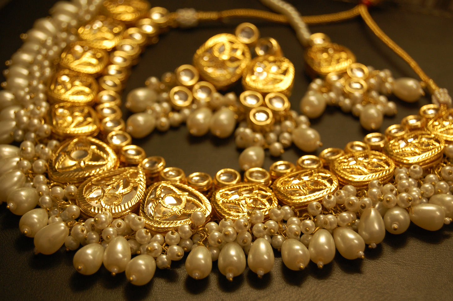 KUNDAN GULUBAND SET WITH PEARLS