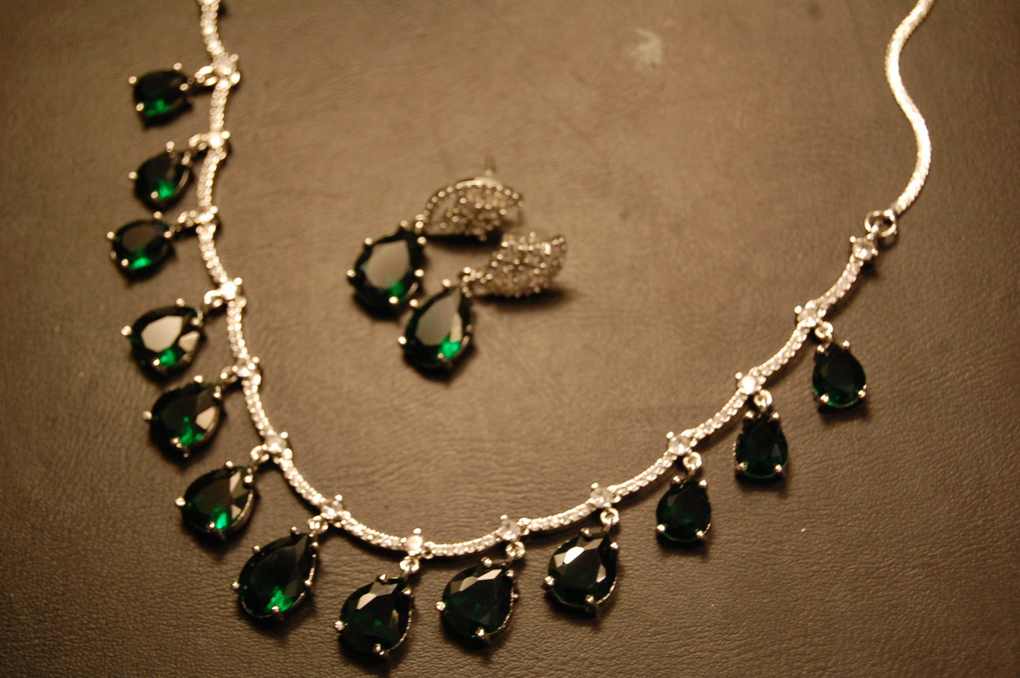 ELEGANT AMERICAN DIAMOND SET WITH EMERALD GREEN