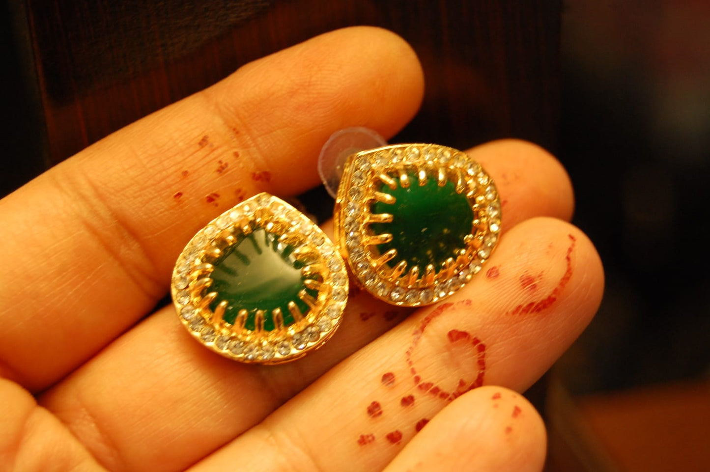 SMALL GREEN EARRINGS WITH ZIRCONS