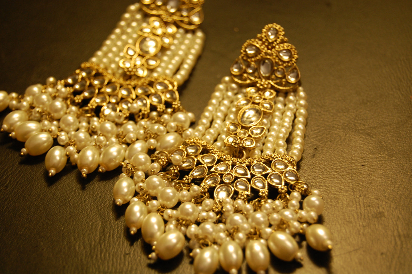 JHOOMAR STYLE EARRINGS IN KUNDAN & PEARLS
