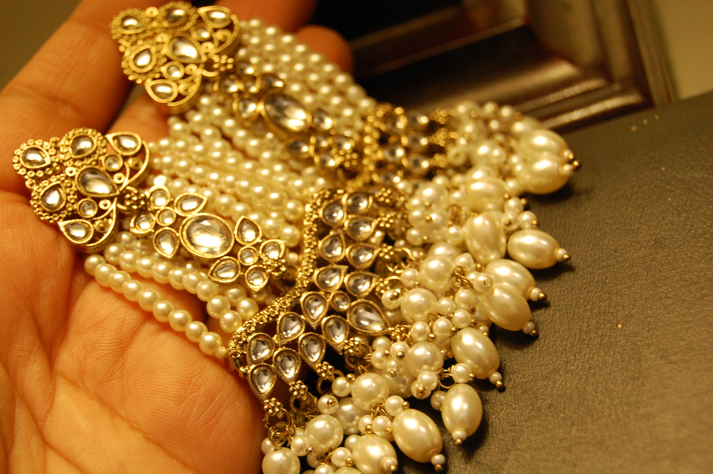 JHOOMAR STYLE EARRINGS IN KUNDAN & PEARLS