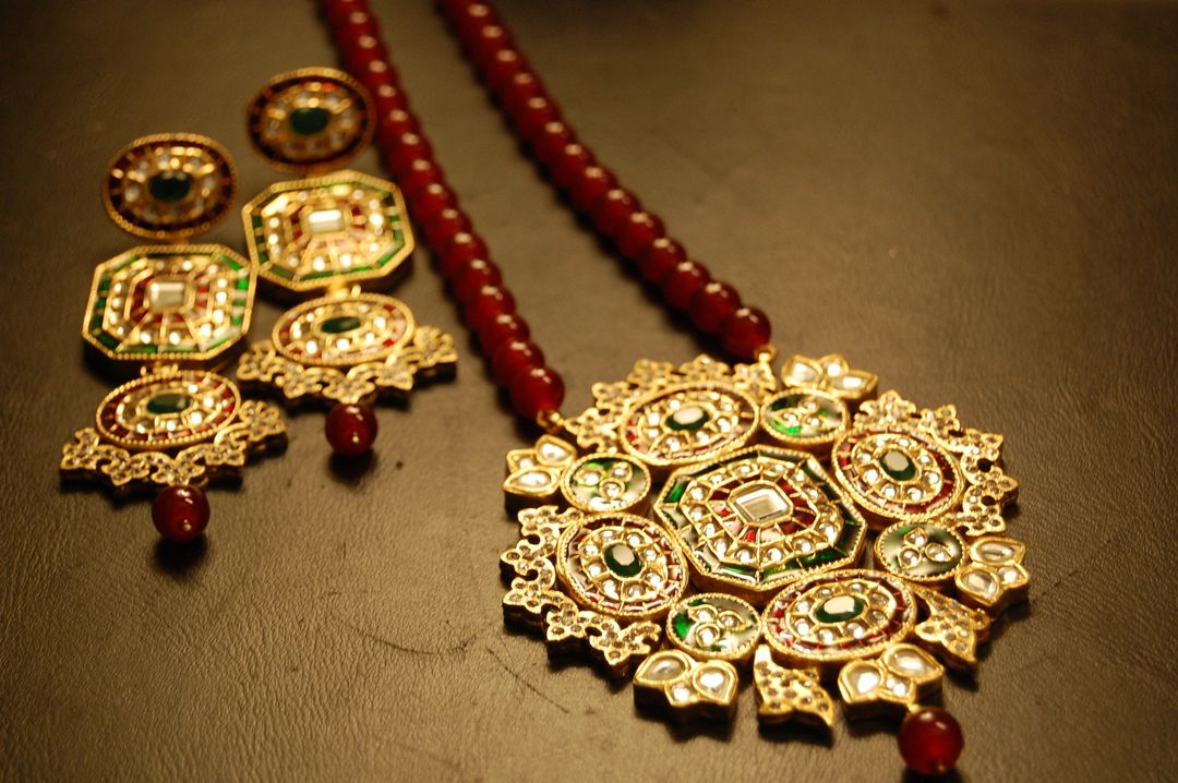 TRADITIONAL MEENA & KUNDAN MALA SET IN RED & GREEN