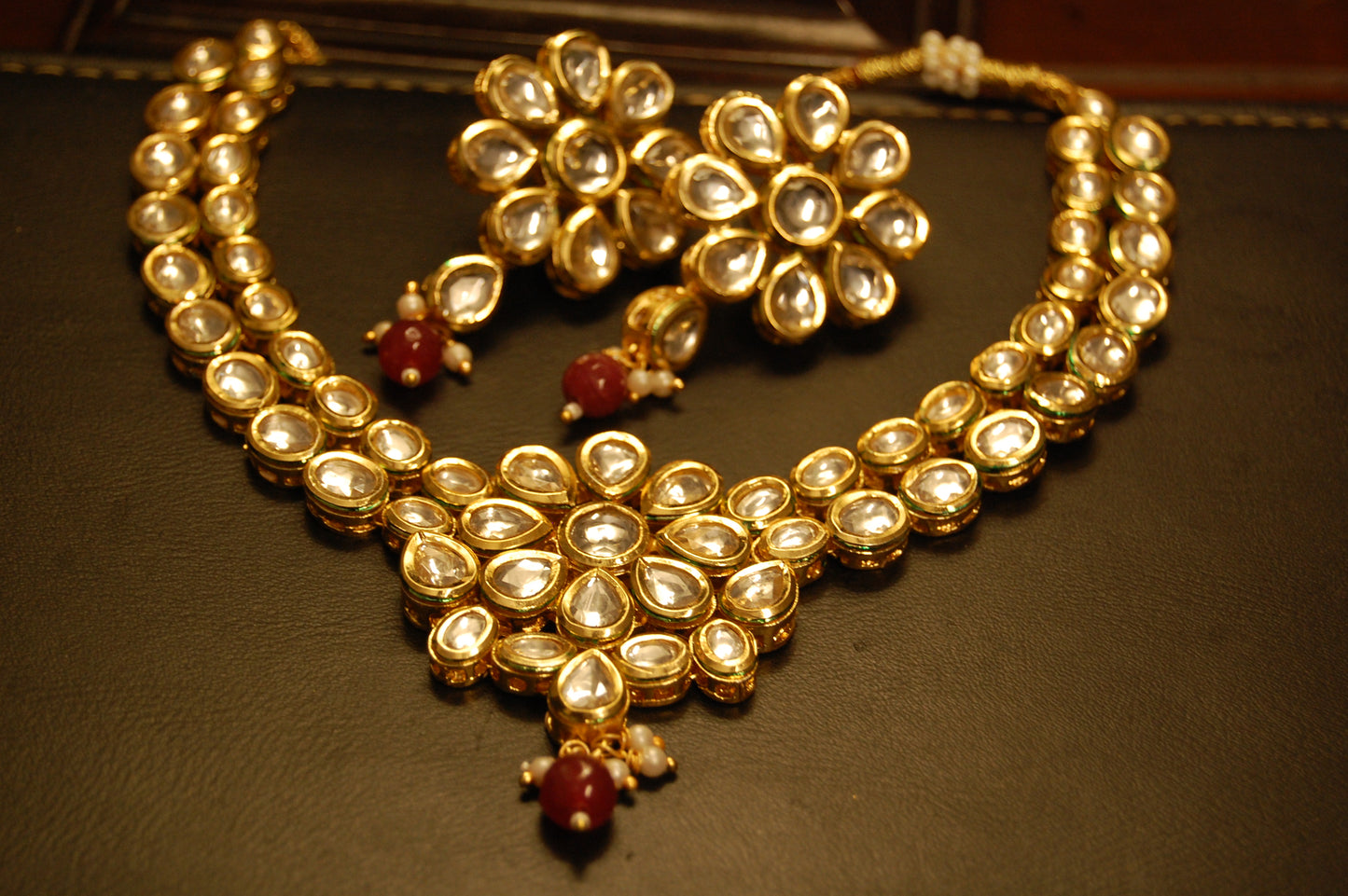 ELEGANT KUNDAN & RED SET