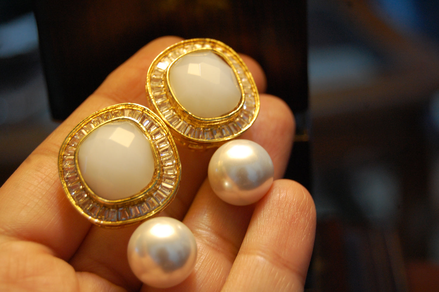 WHITE PEARL EARRINGS