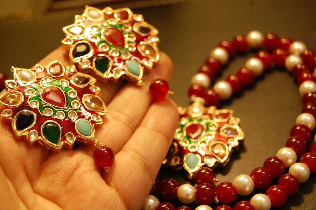 MULTI STONED PENDENT SET