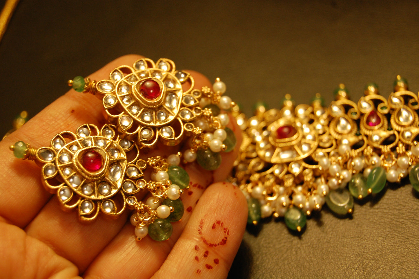 GORGEOUS INDIAN KUNDAN & MULTI STONE CHOKER SET