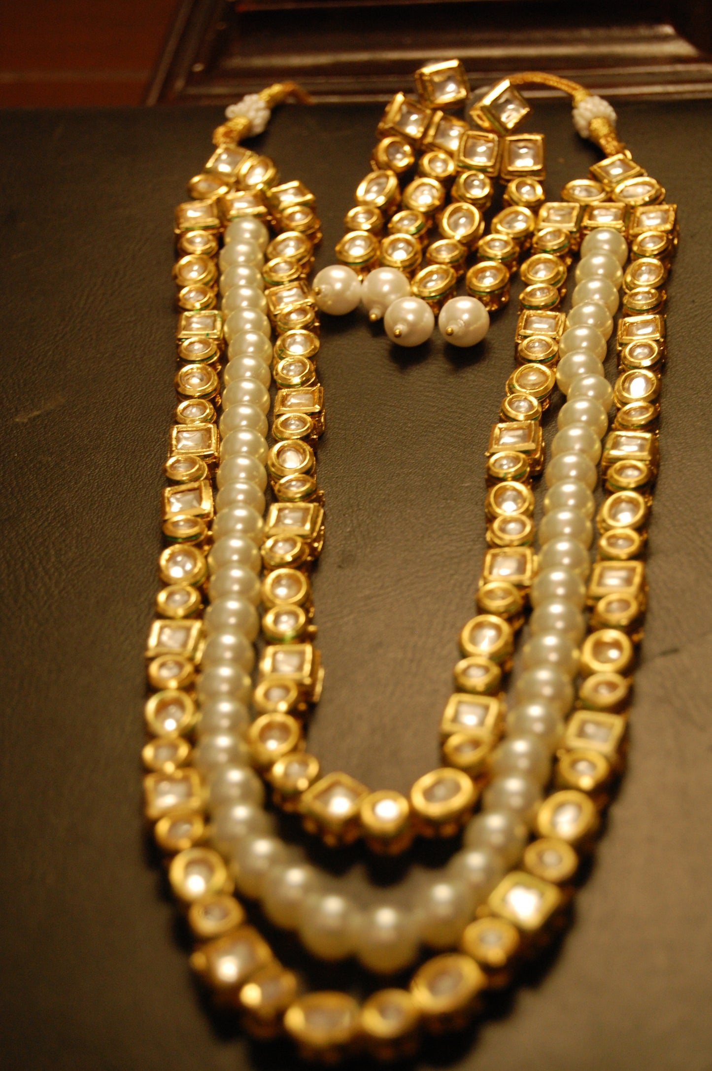 KUNDAN & PEARLS MALA SET