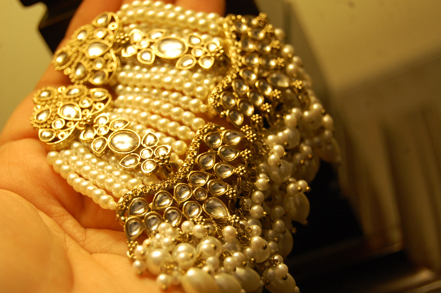 JHOOMAR STYLE EARRINGS IN KUNDAN & PEARLS