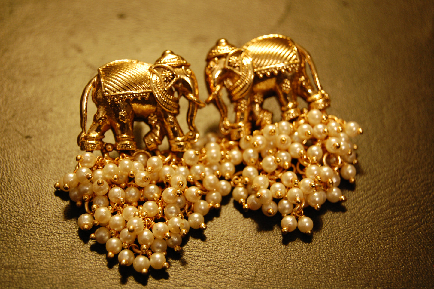 ELEPHANT PEARL EARRINGS