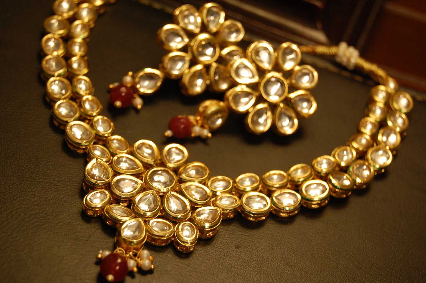 ELEGANT KUNDAN & RED SET