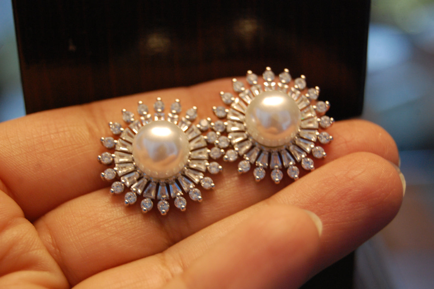 ZIRCON & PEARL EARRINGS