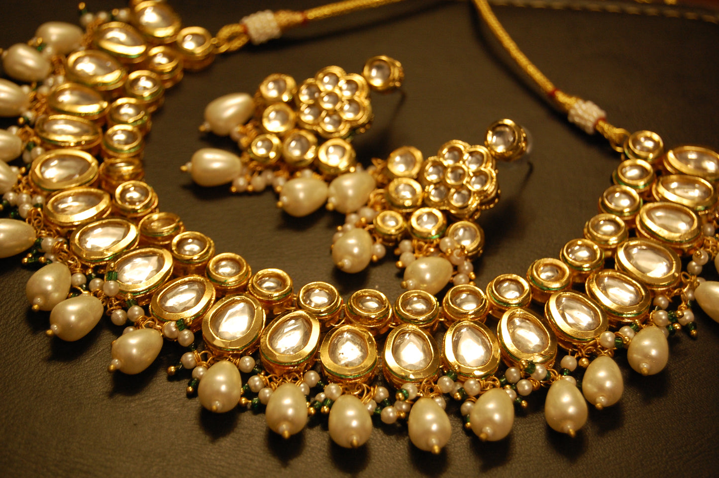 ELEGANT KUNDAN & PEARL SET