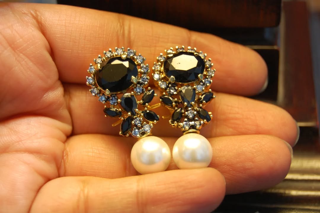 BLACK & PEARL EARRINGS