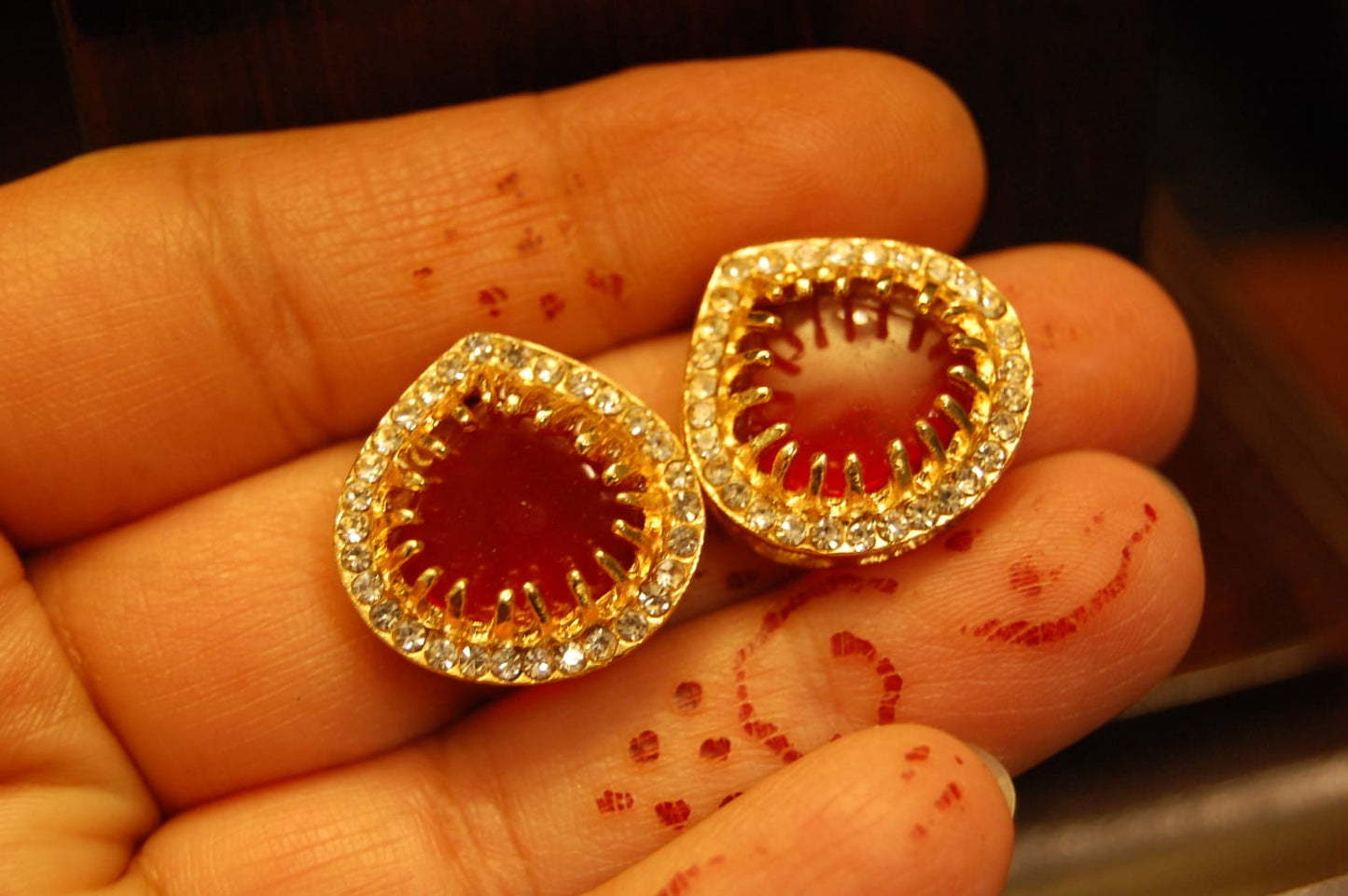 SMALL RED EARRINGS WITH ZIRCONS
