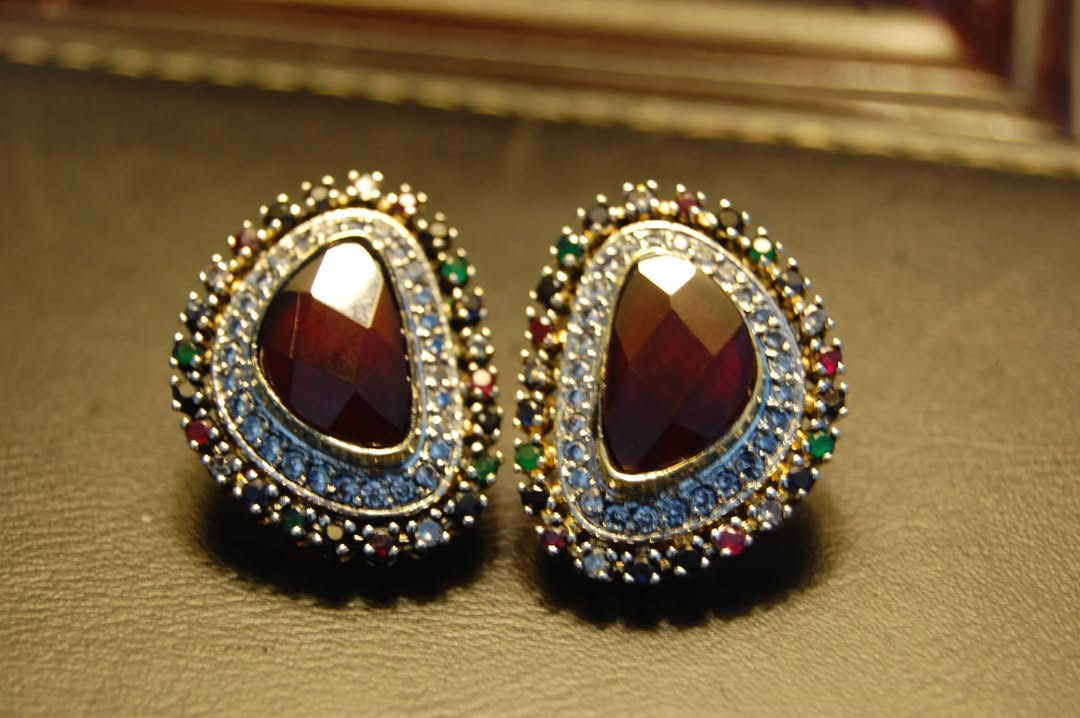 MULTI RED STONE EARRINGS