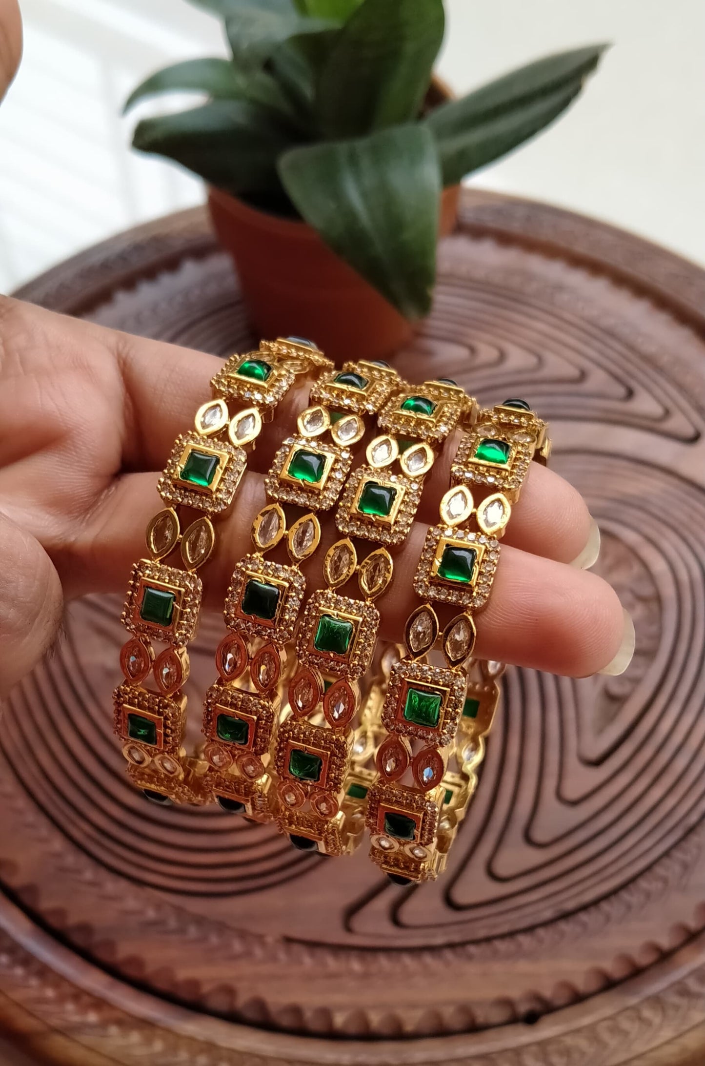 PAIR OF SOUTH INDIAN BANGLES IN GREEN