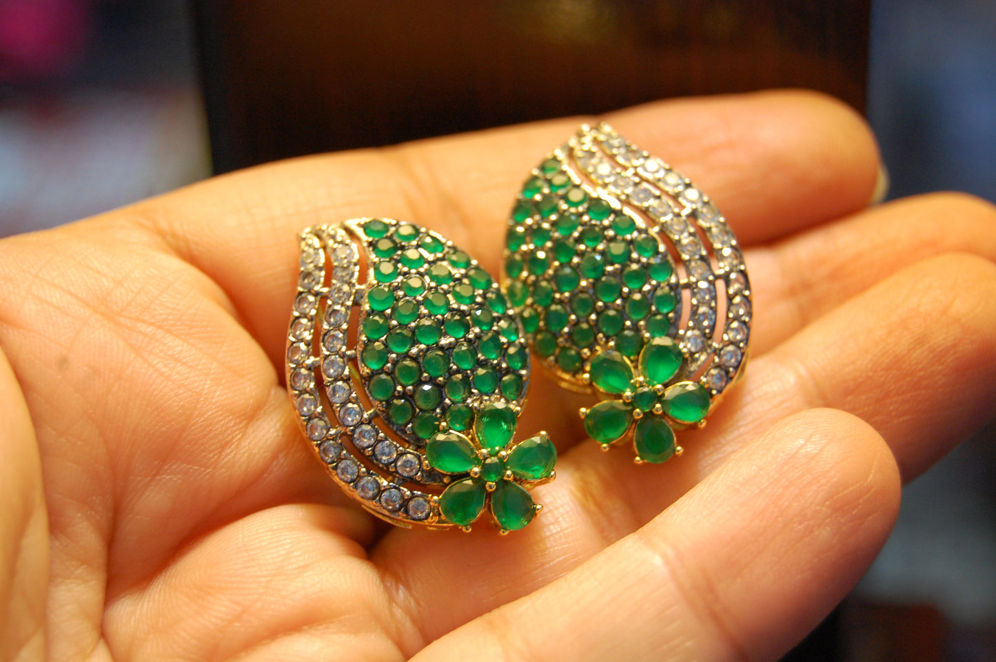 GREEN ZIRCON EARRINGS