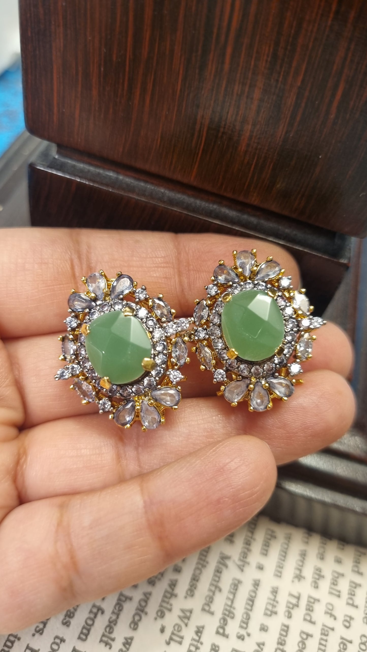 GREEN ZIRCON EARRINGS