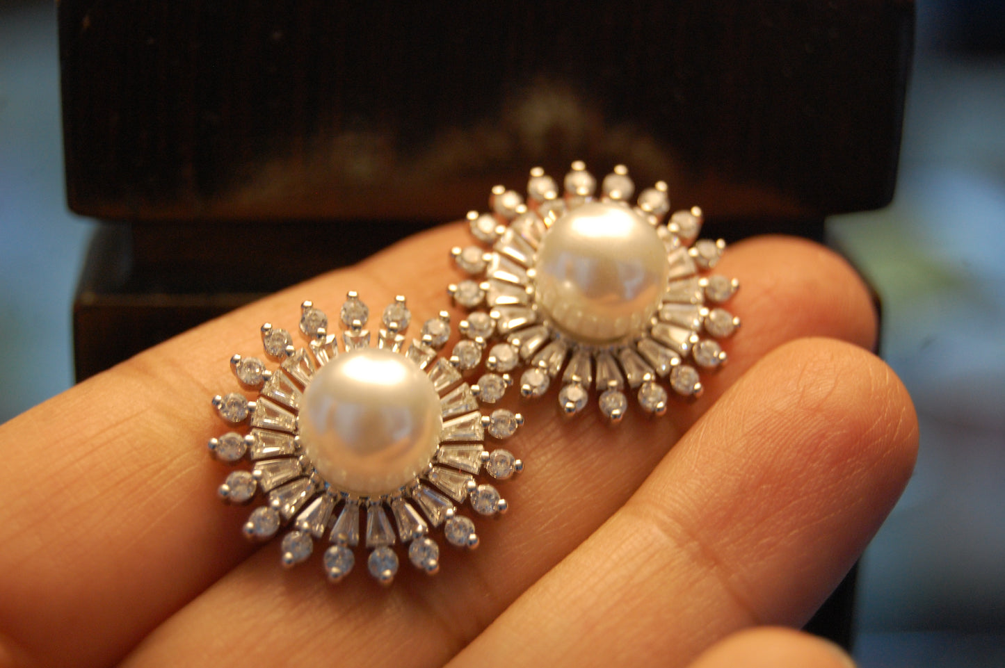 ZIRCON & PEARL EARRINGS