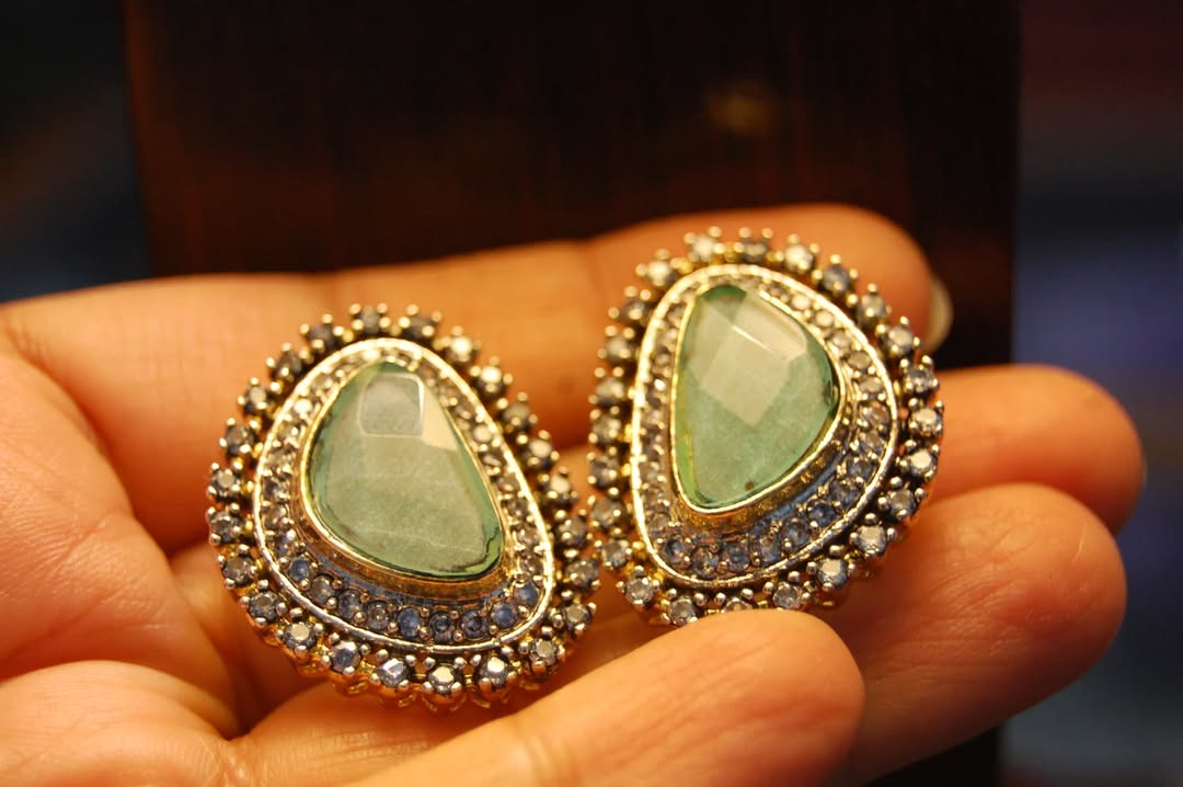 GREEN ZIRCON EARRINGS