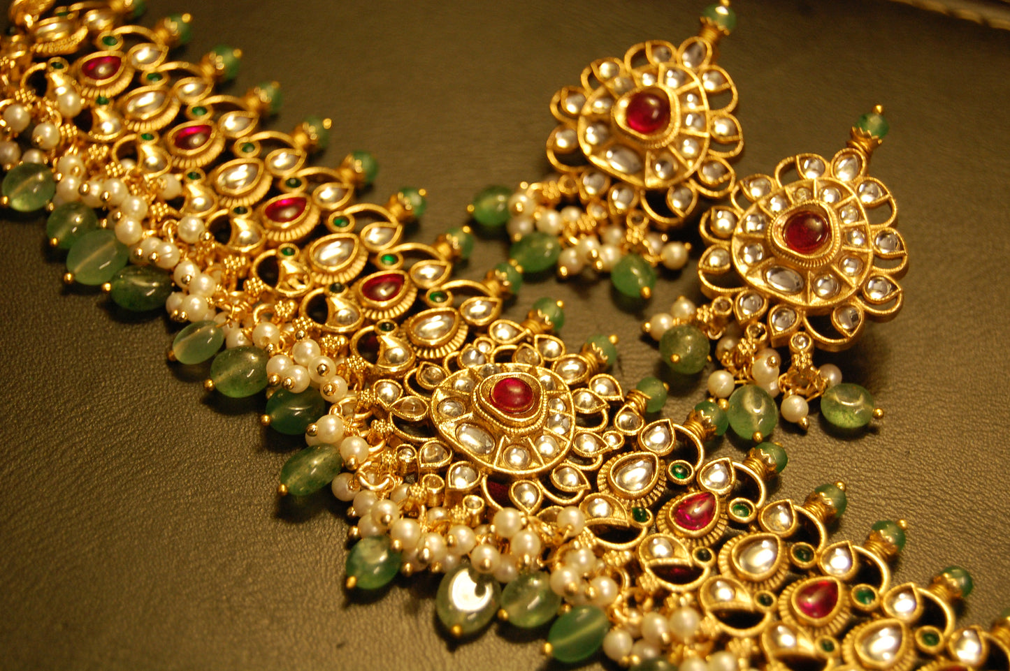GORGEOUS INDIAN KUNDAN & MULTI STONE CHOKER SET