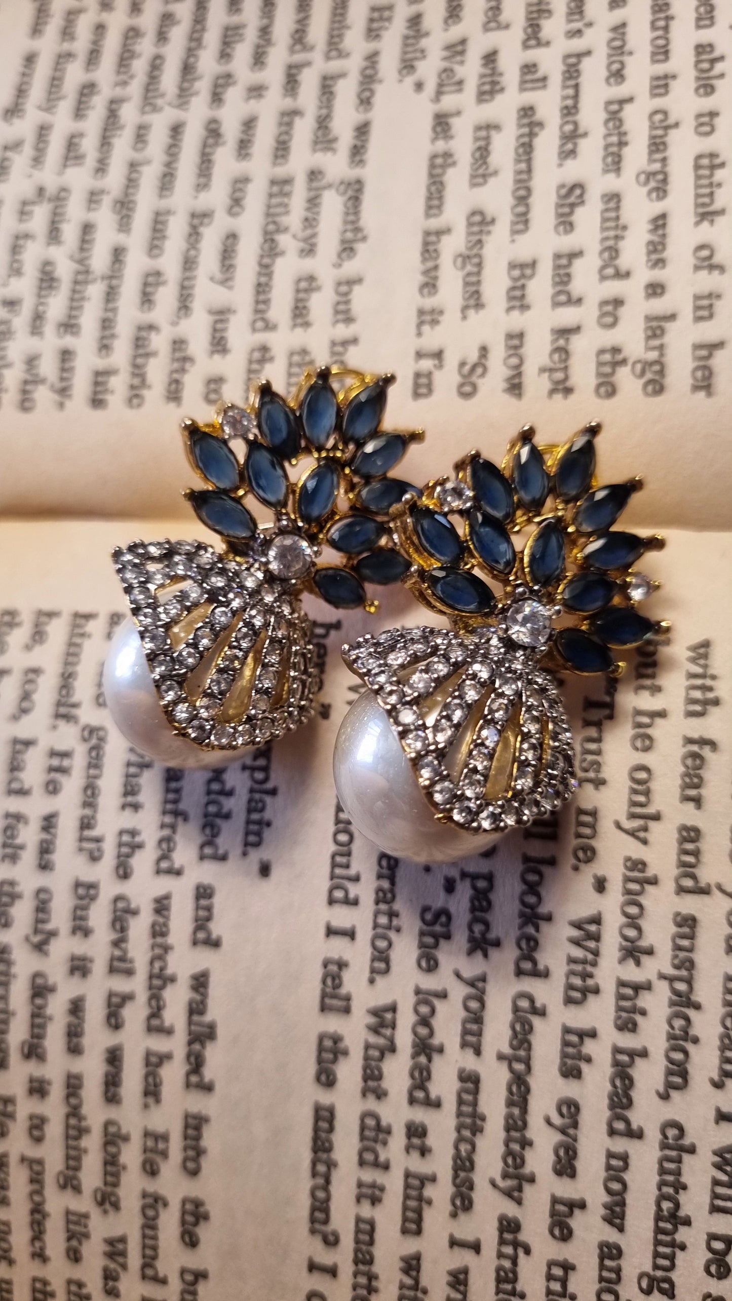 BLUE & PEARLS EARRINGS