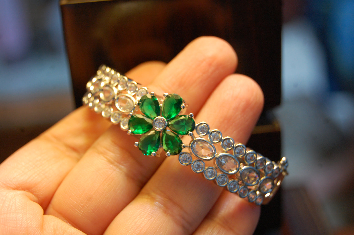 GREEN ZIRCON KARA