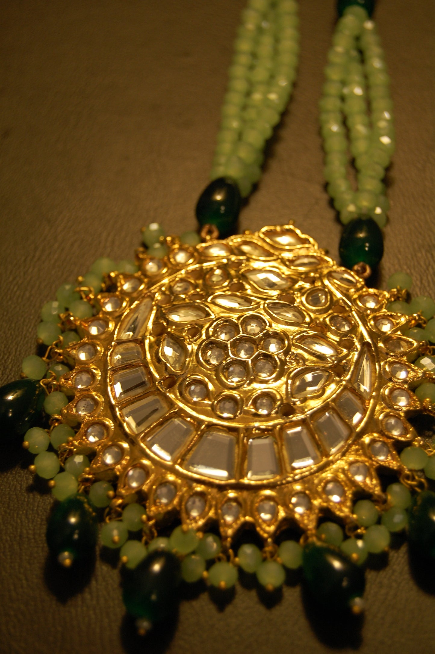 ELEGANT GREEN KUNDAN MALA