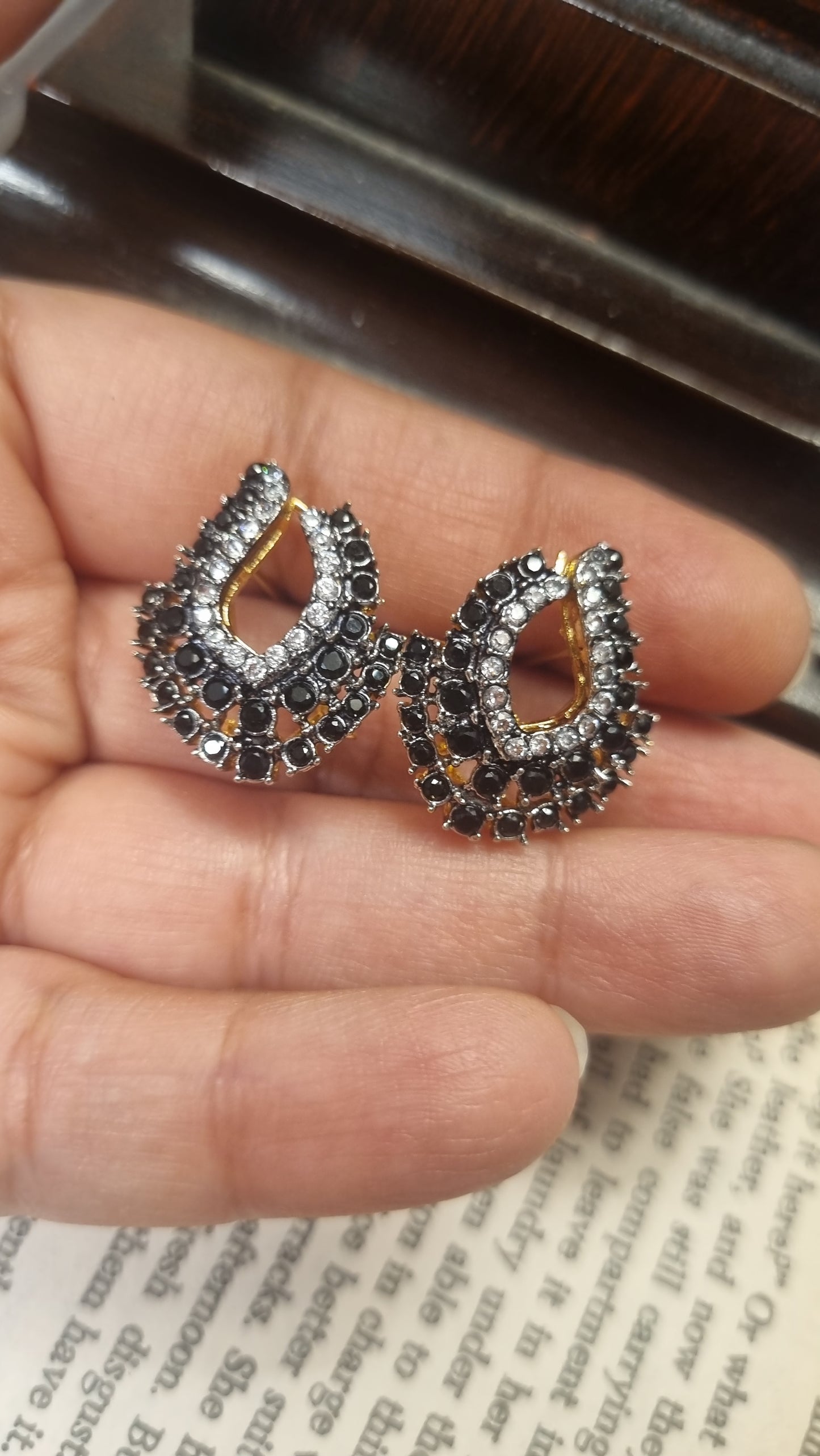 BLACK EARRINGS