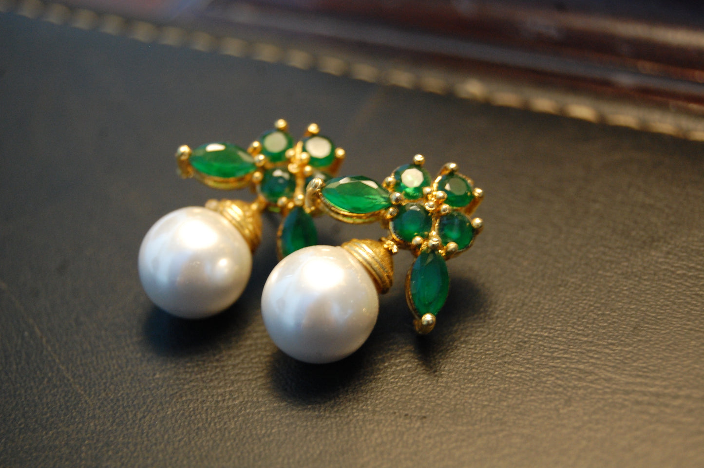 PEARL & GREEN EARRINGS