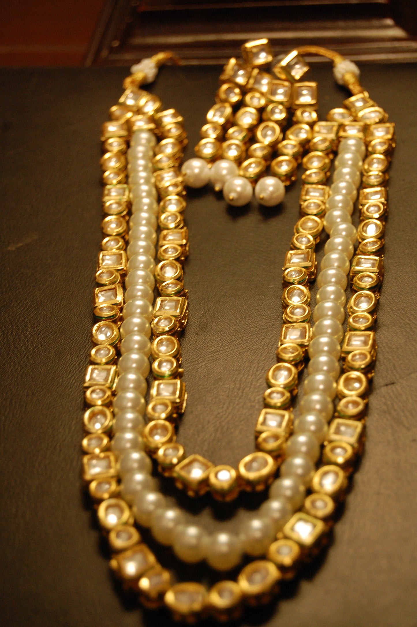 KUNDAN & PEARLS MALA SET