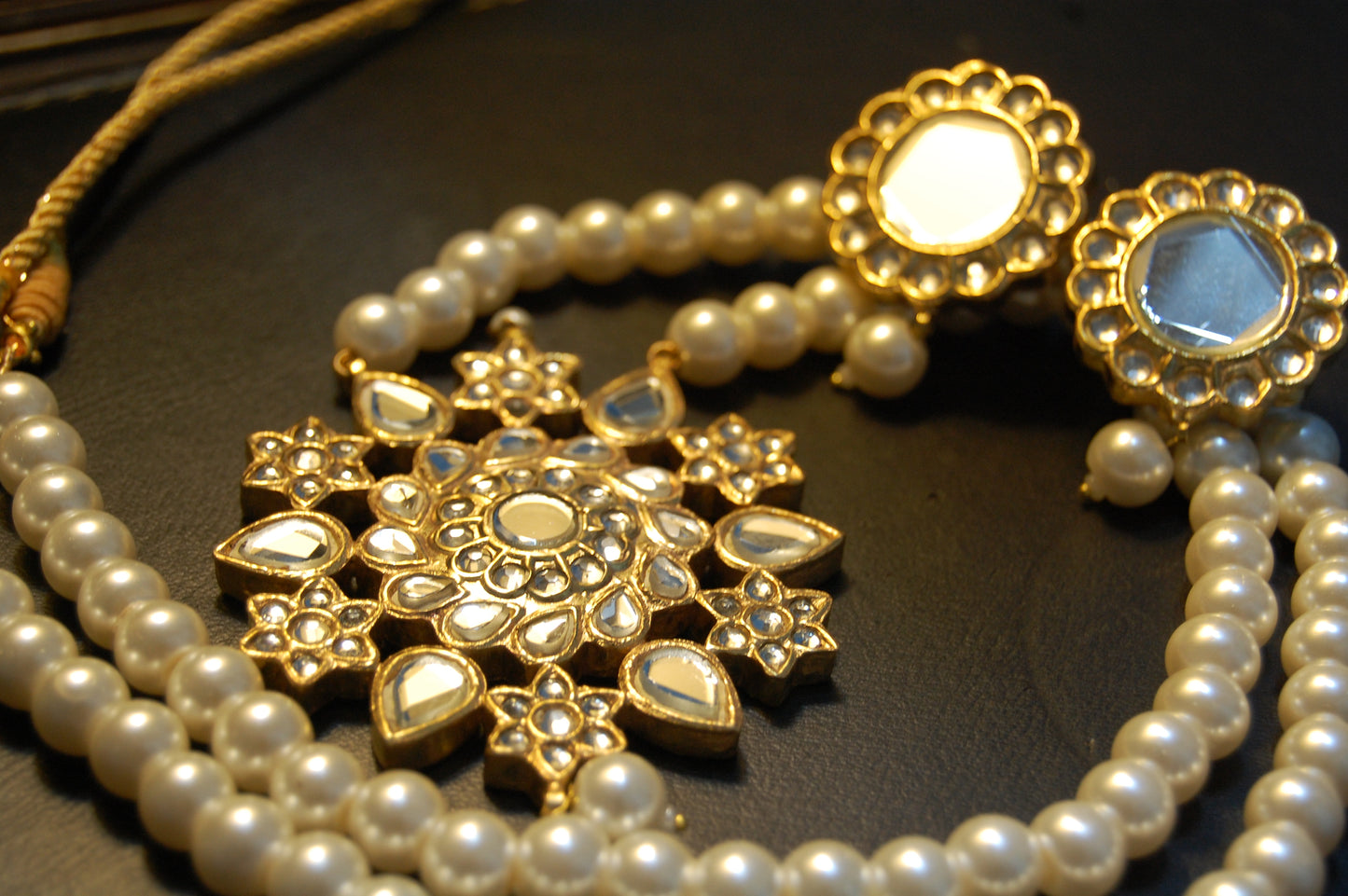 KUNDAN & PEARL MALA SET