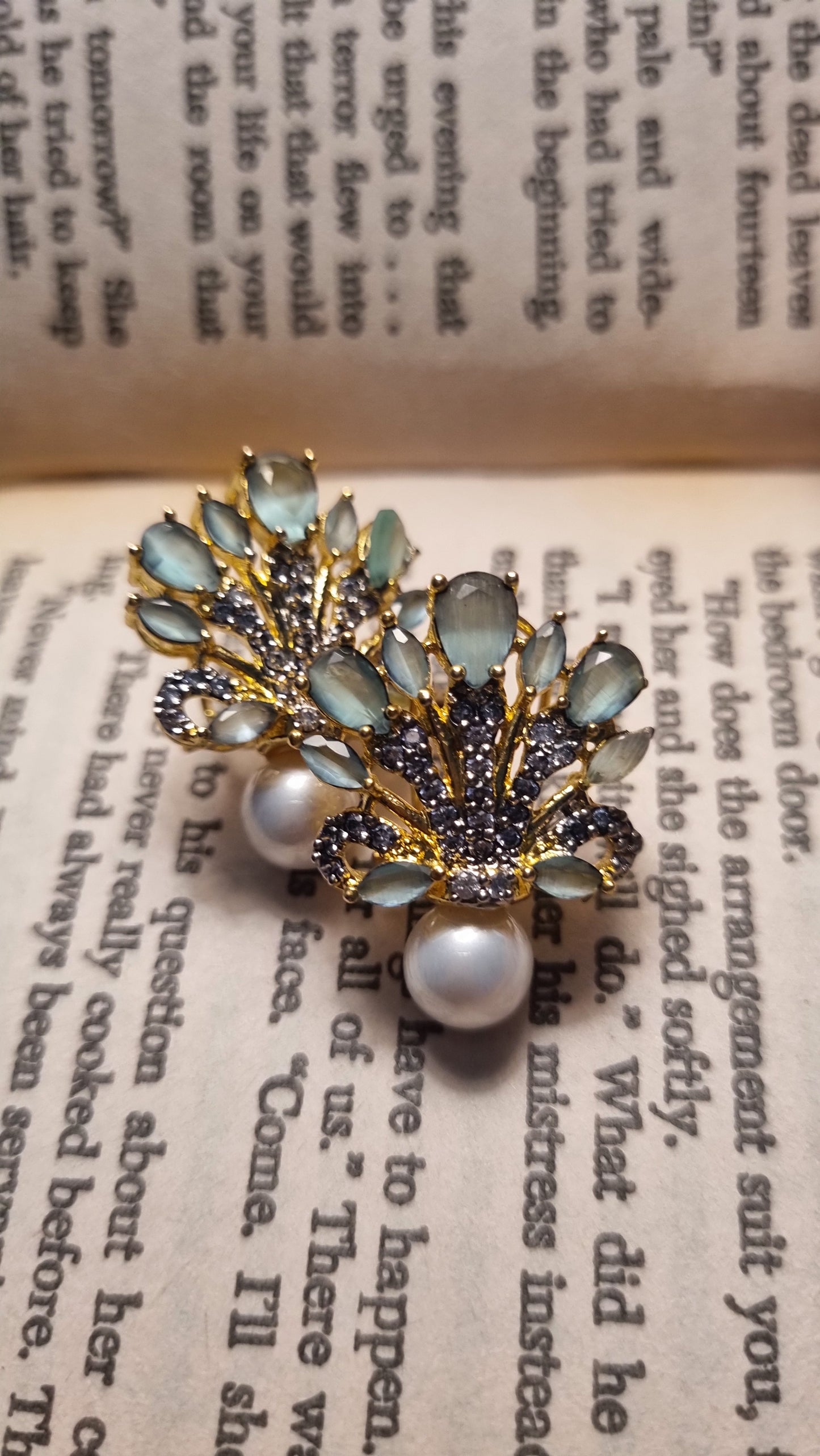 GREEN EARRINGS WITH PEARLS