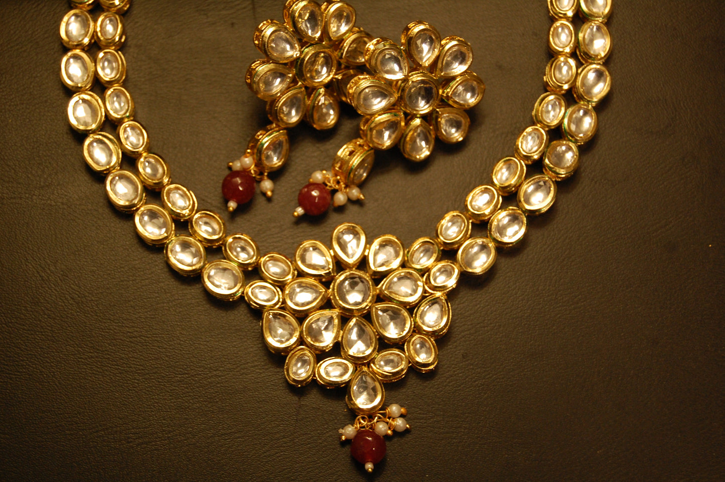 ELEGANT KUNDAN & RED SET