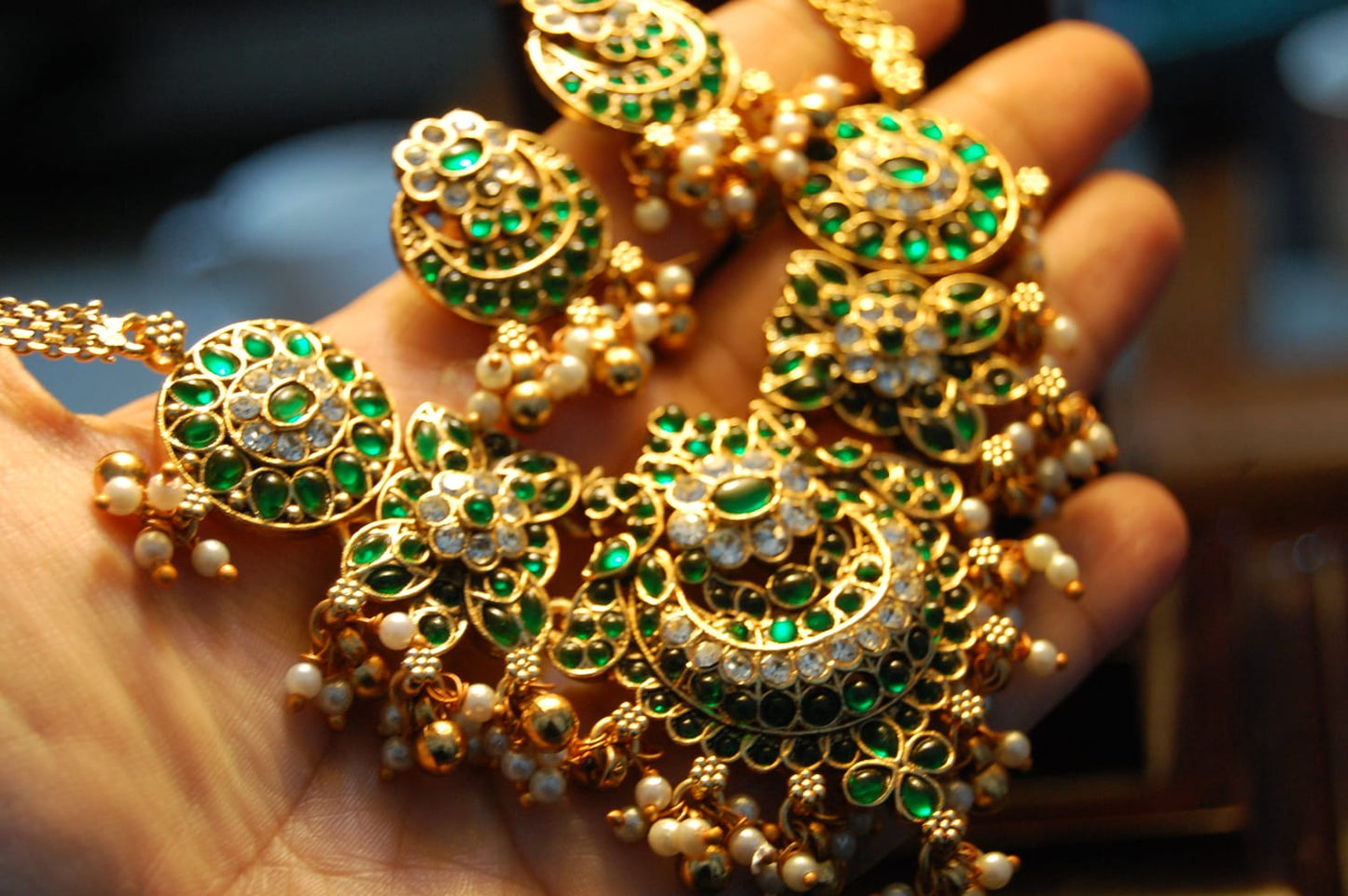 ELEGANT SOUTH INDIAN NECKLACE SET IN GREEN