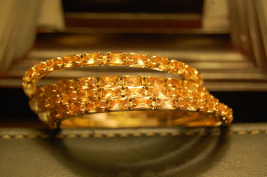 SET OF 4 CHAMPAGNE & ZIRCON BANGLES IN GOLDEN BASE
