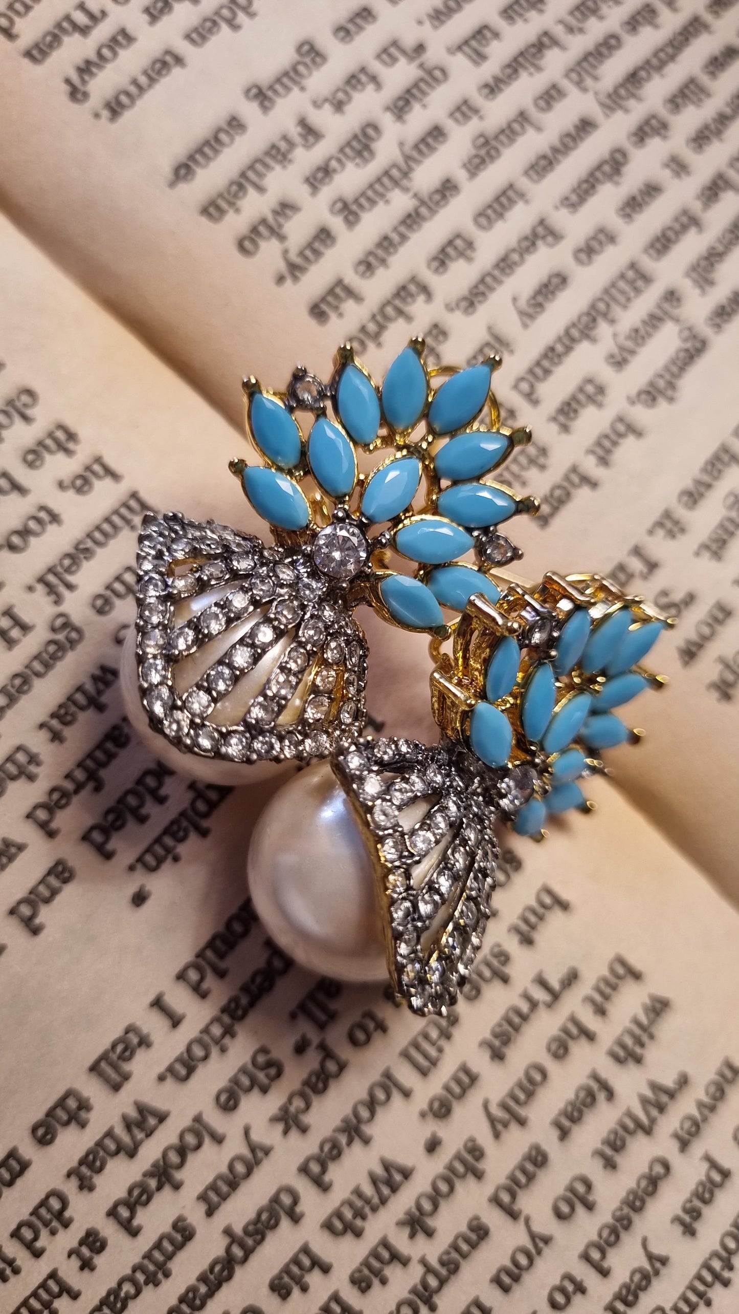 PEARL EARRINGS WITH FEROZY STONES
