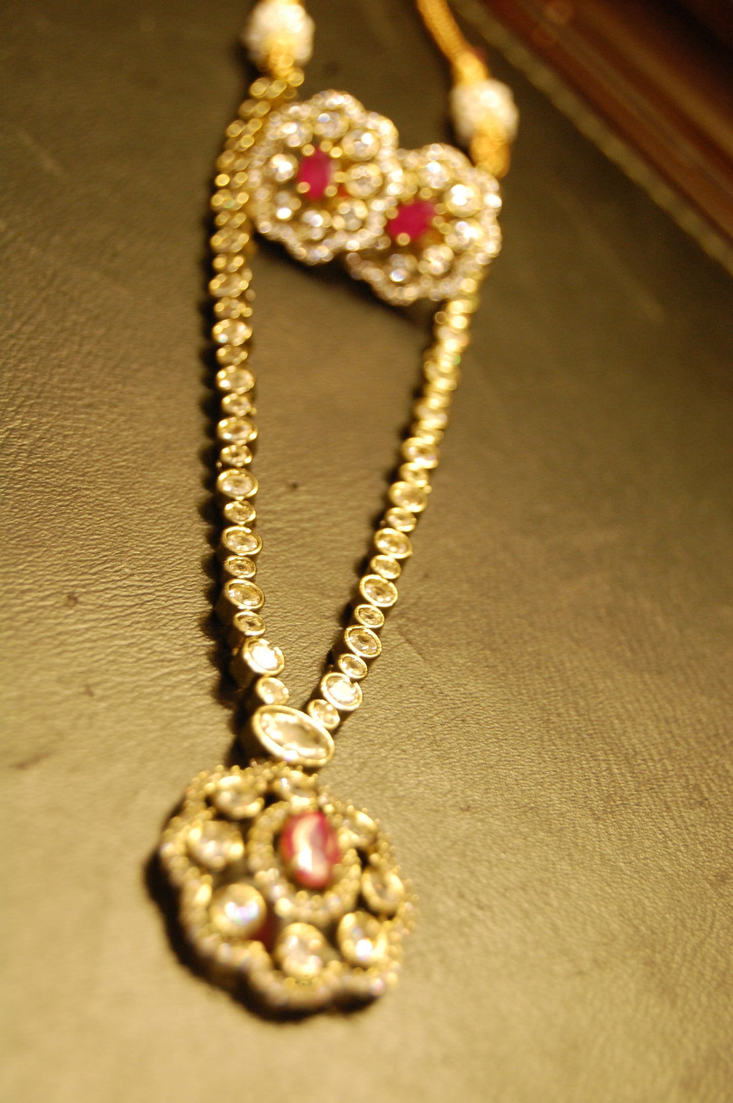 DELICATE RED & ZIRCON NECKLACE SET